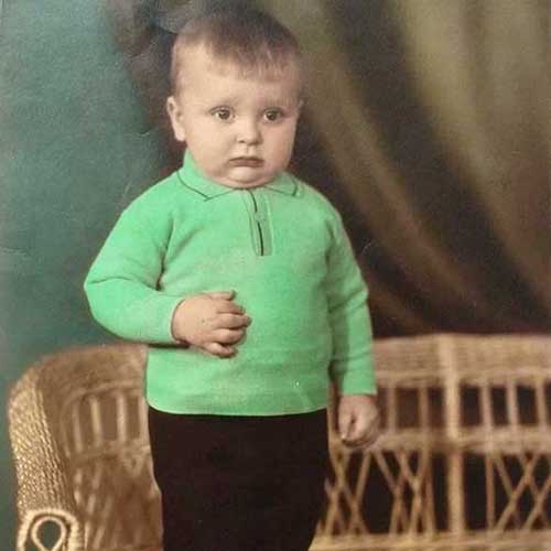 Детская фотография: ребёнок в фотоателье на Ново-Вокзальной, съёмка на старинную павильонную фотокамеру